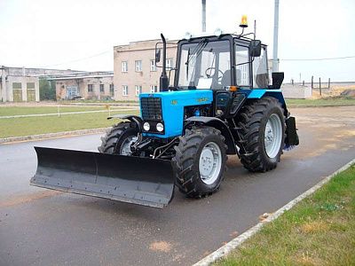 Машина подметально-уборочная универсальная МПУУ-1 (Базовый трактор: МТЗ-82, Коммунальный отвал с механическим изменением угла поворота, Щеточное оборудование) - Gidrorul