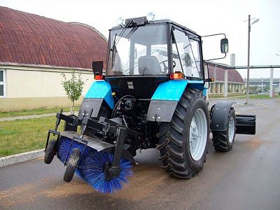 Машина подметально-уборочная универсальная МПУУ-1 (Базовый трактор: МТЗ-82, Коммунальный отвал с механическим изменением угла поворота, Щеточное оборудование) - Gidrorul